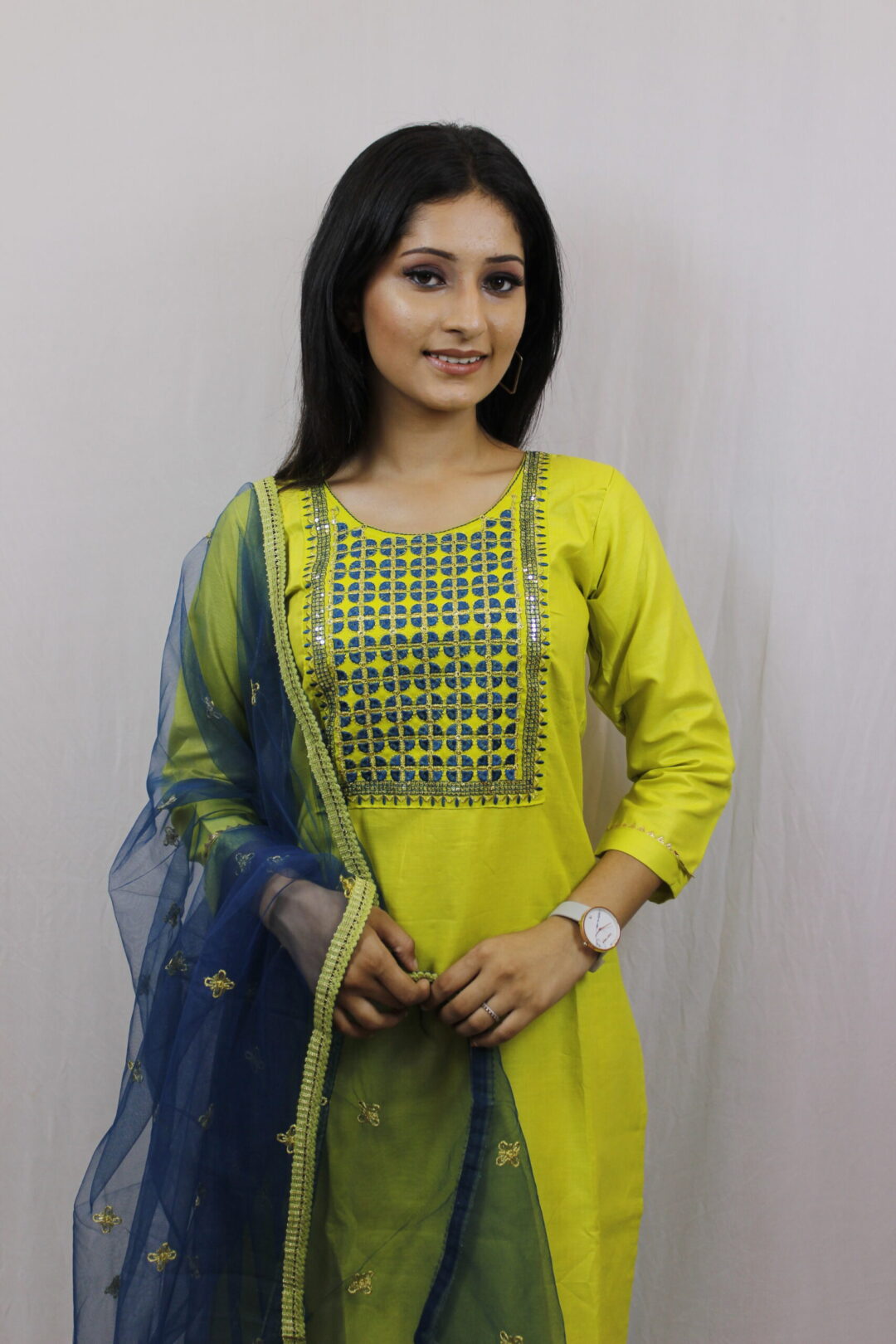 Parrot Green Kurta Set With Embroidery Work - Image 5