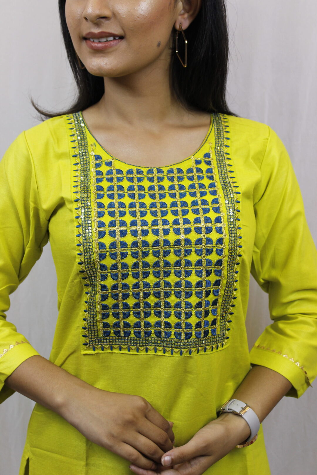 Parrot Green Kurta Set With Embroidery Work - Image 4