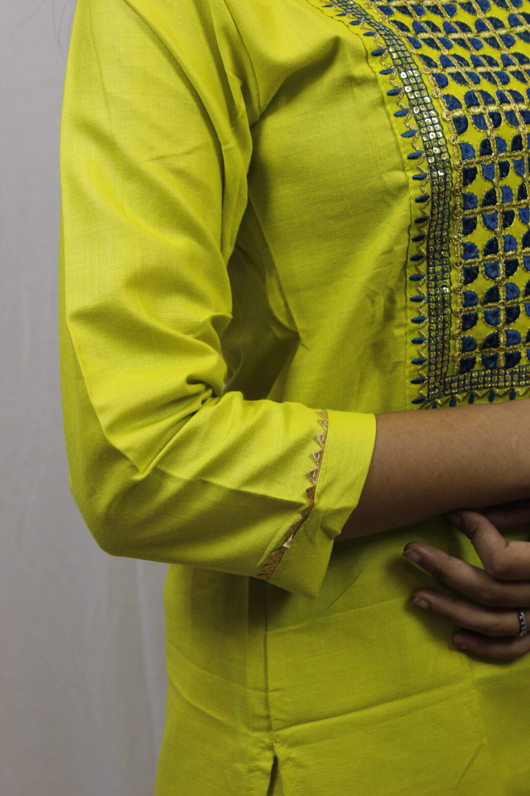 Parrot Green Kurta Set With Embroidery Work - Image 6