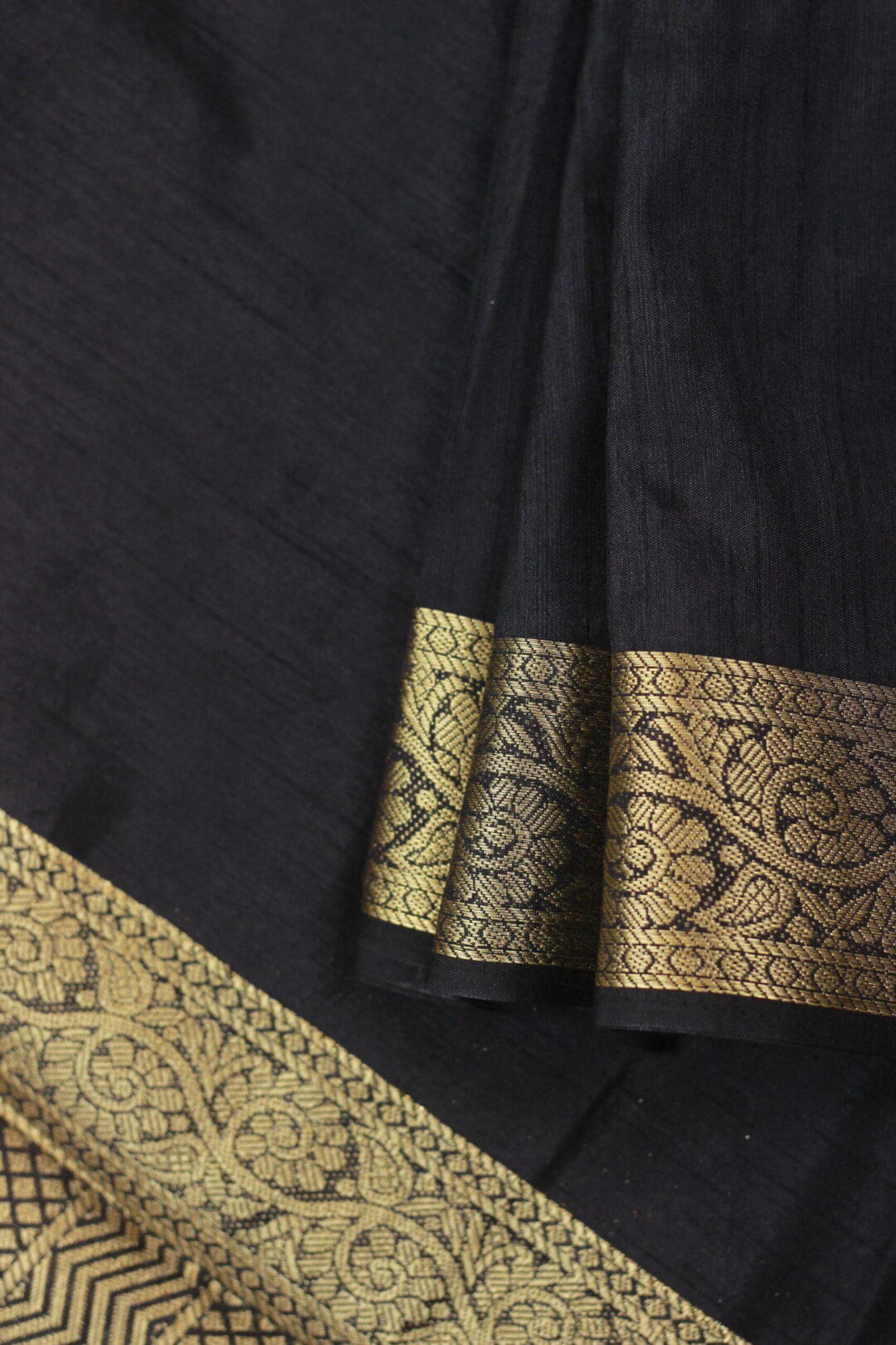 Elegant Bold Saree