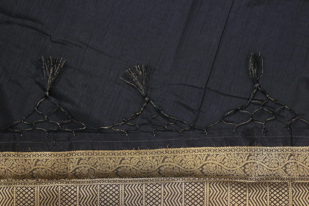 Elegant Bold Saree - Image 2