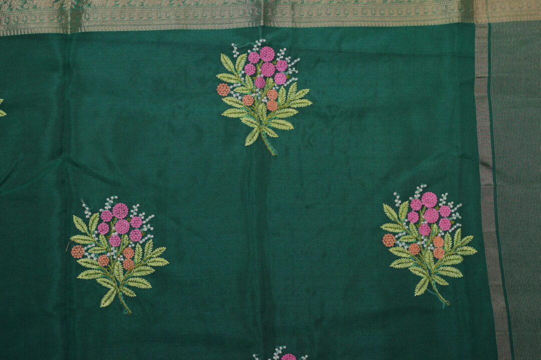 Divrat Beautiful Thread Work Saree - Image 4