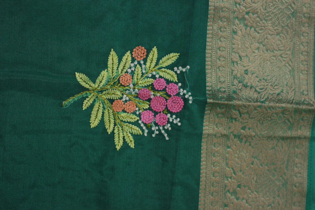 Divrat Beautiful Thread Work Saree