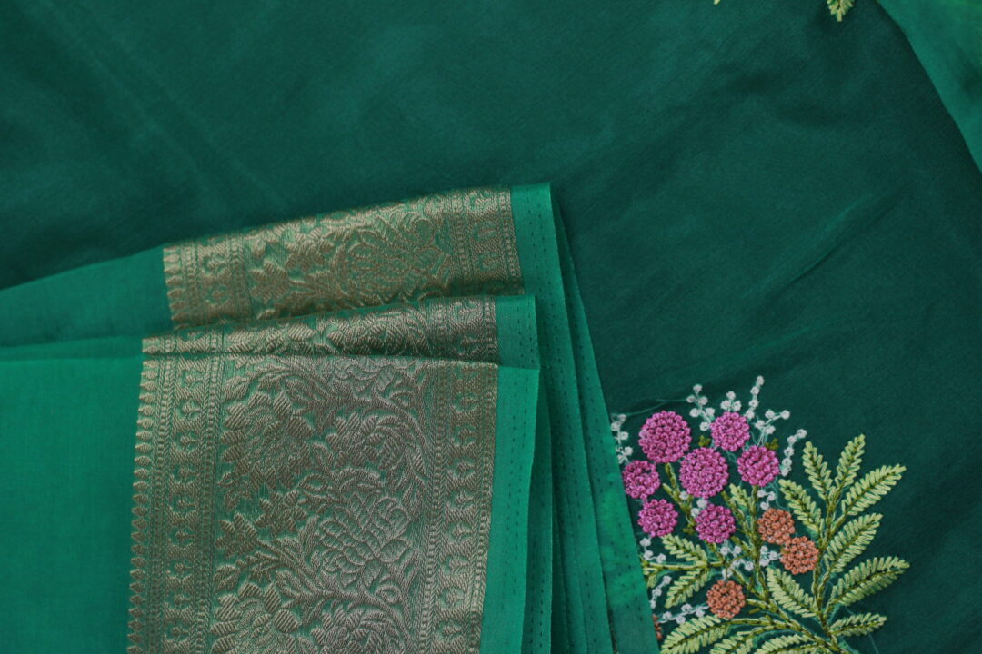 Divrat Beautiful Thread Work Saree - Image 3