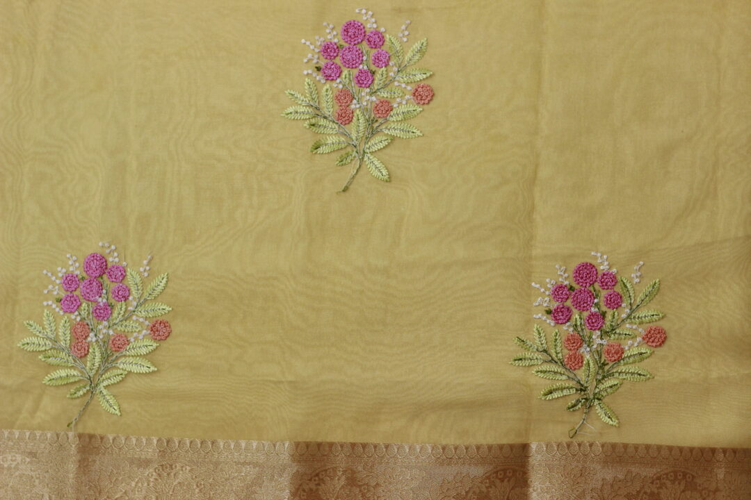 Divrat Beautiful Thread Work Saree - Image 4