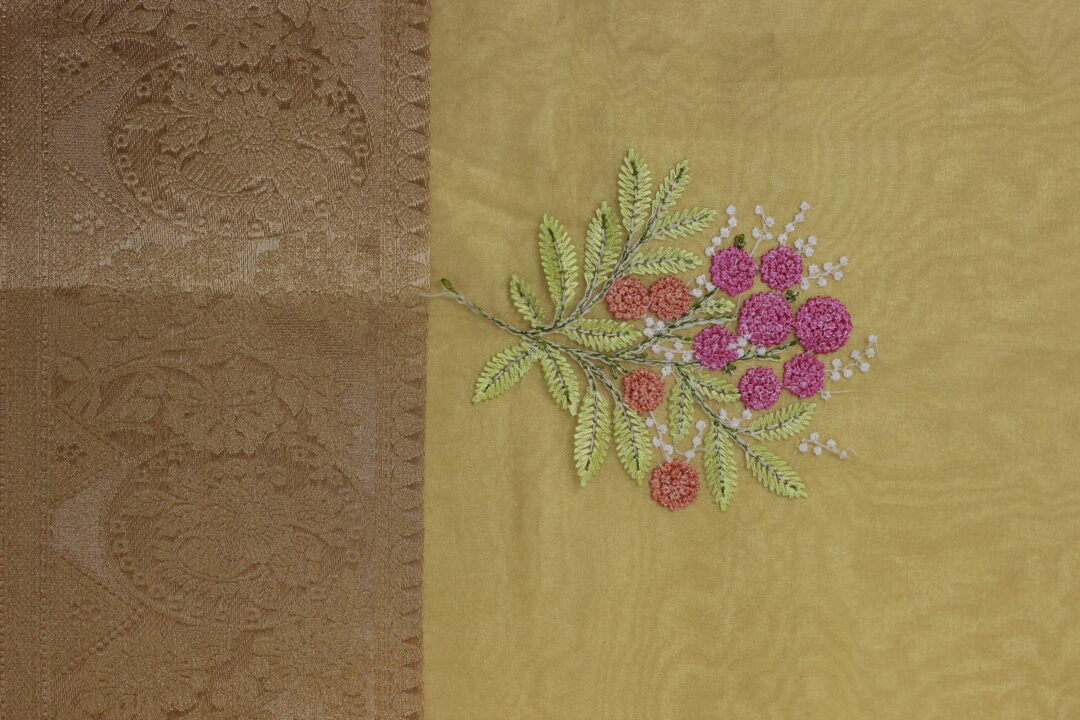 Divrat Beautiful Thread Work Saree - Image 3